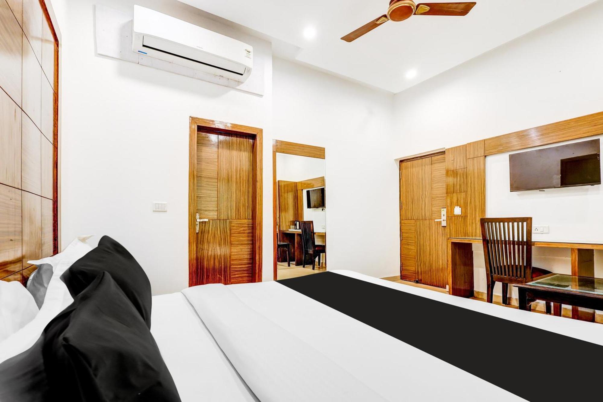 Super Townhouse Arakashan Road Paharganj Formerly Mohan International New Delhi Exteriör bild