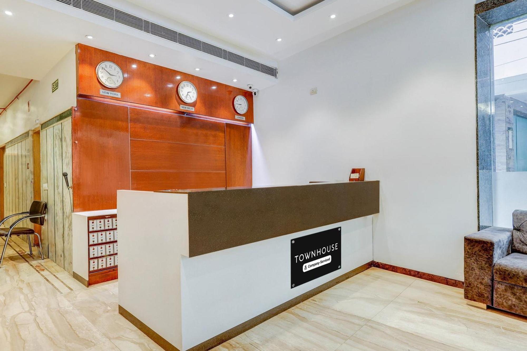 Super Townhouse Arakashan Road Paharganj Formerly Mohan International New Delhi Exteriör bild