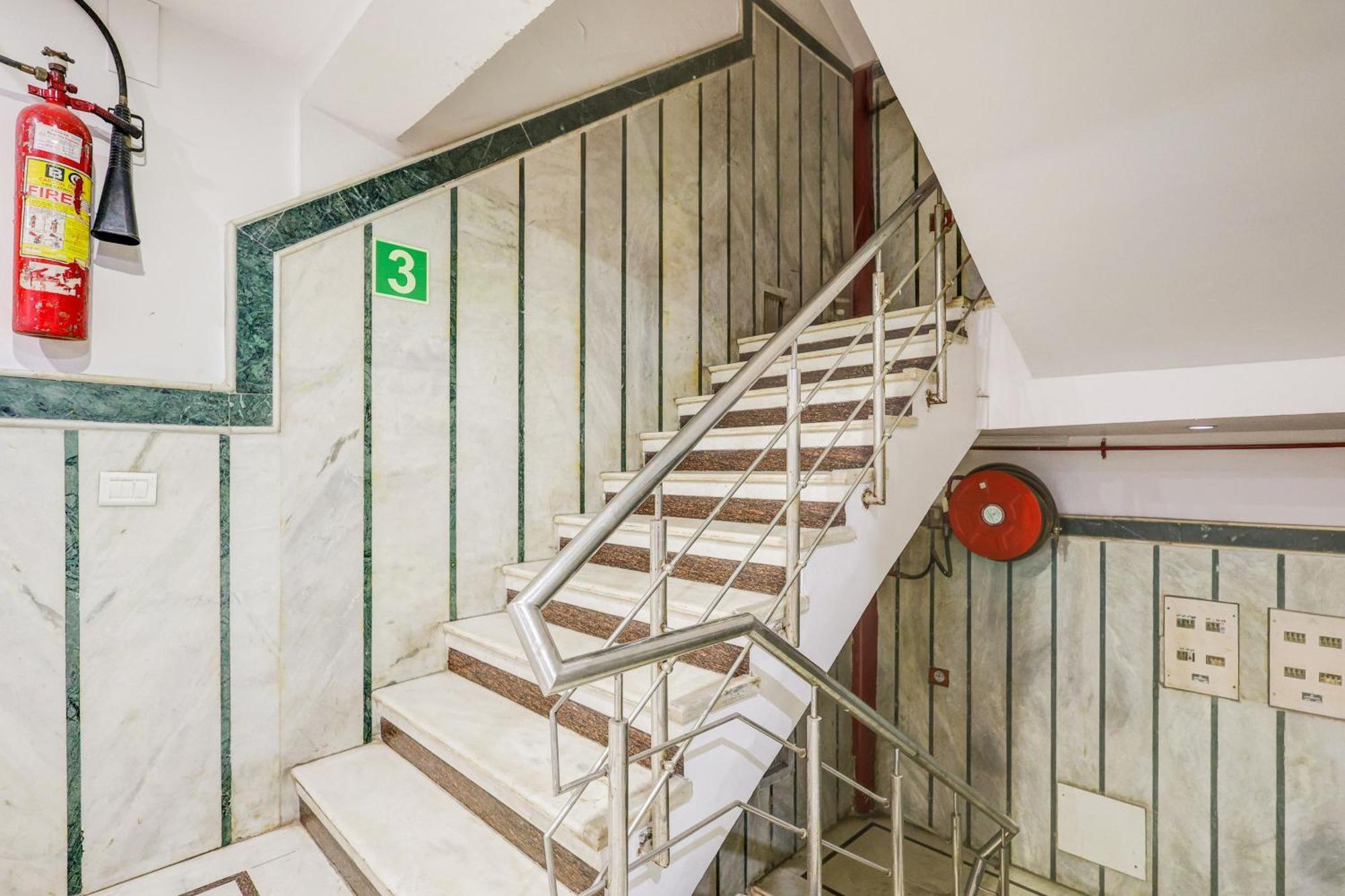 Super Townhouse Arakashan Road Paharganj Formerly Mohan International New Delhi Exteriör bild