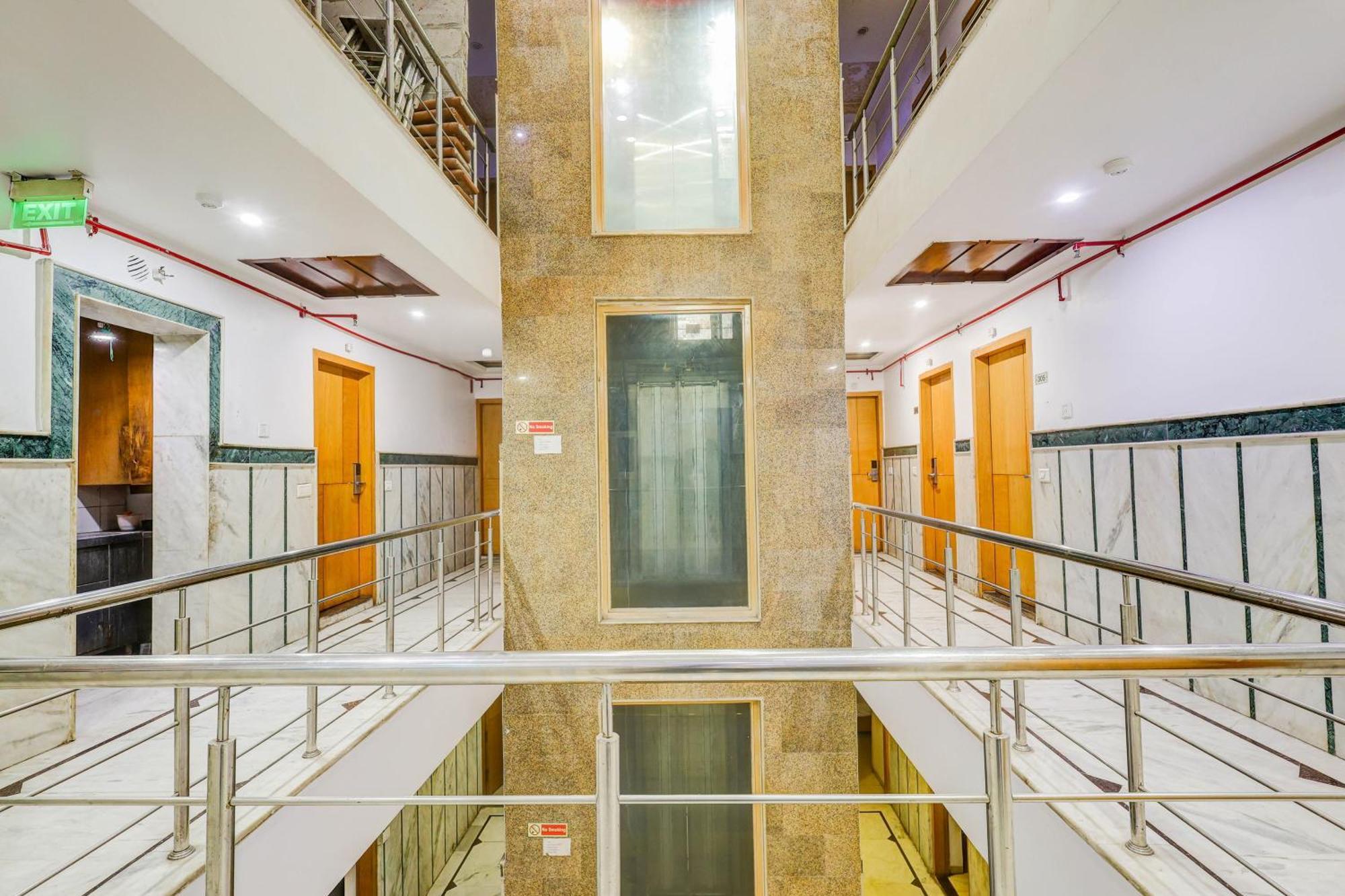 Super Townhouse Arakashan Road Paharganj Formerly Mohan International New Delhi Exteriör bild
