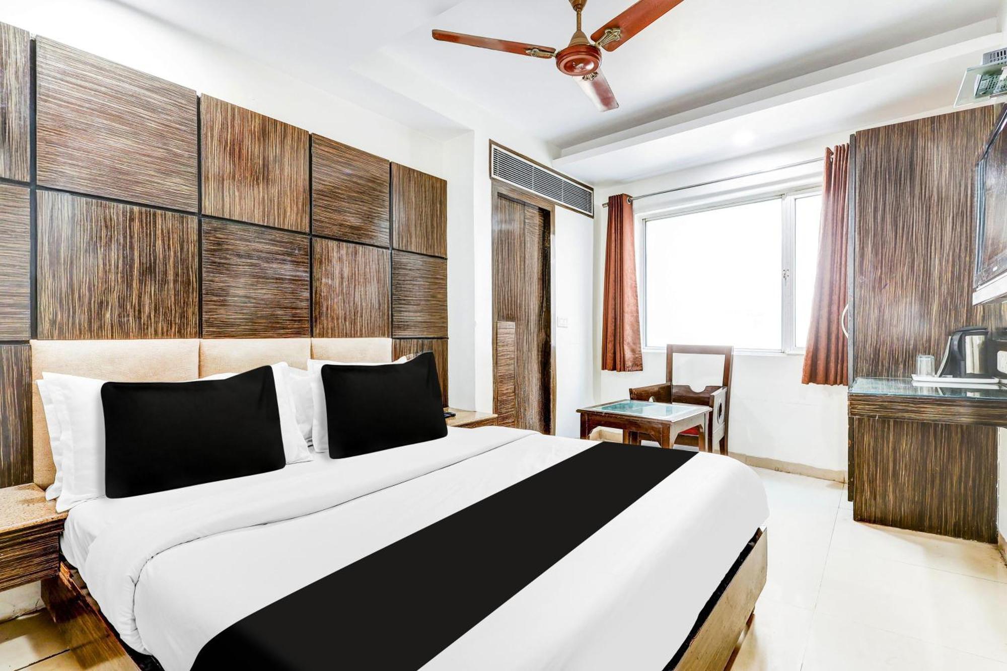 Super Townhouse Arakashan Road Paharganj Formerly Mohan International New Delhi Exteriör bild
