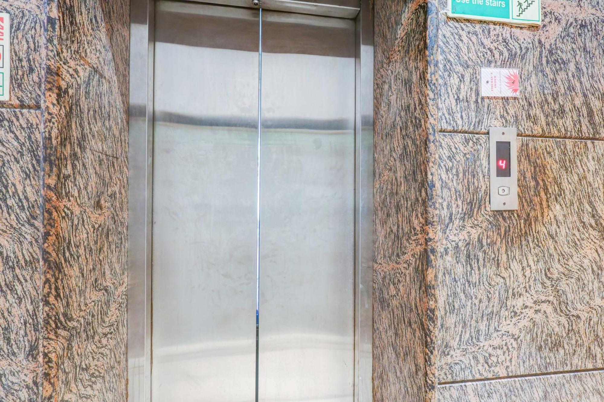 Super Townhouse Arakashan Road Paharganj Formerly Mohan International New Delhi Exteriör bild