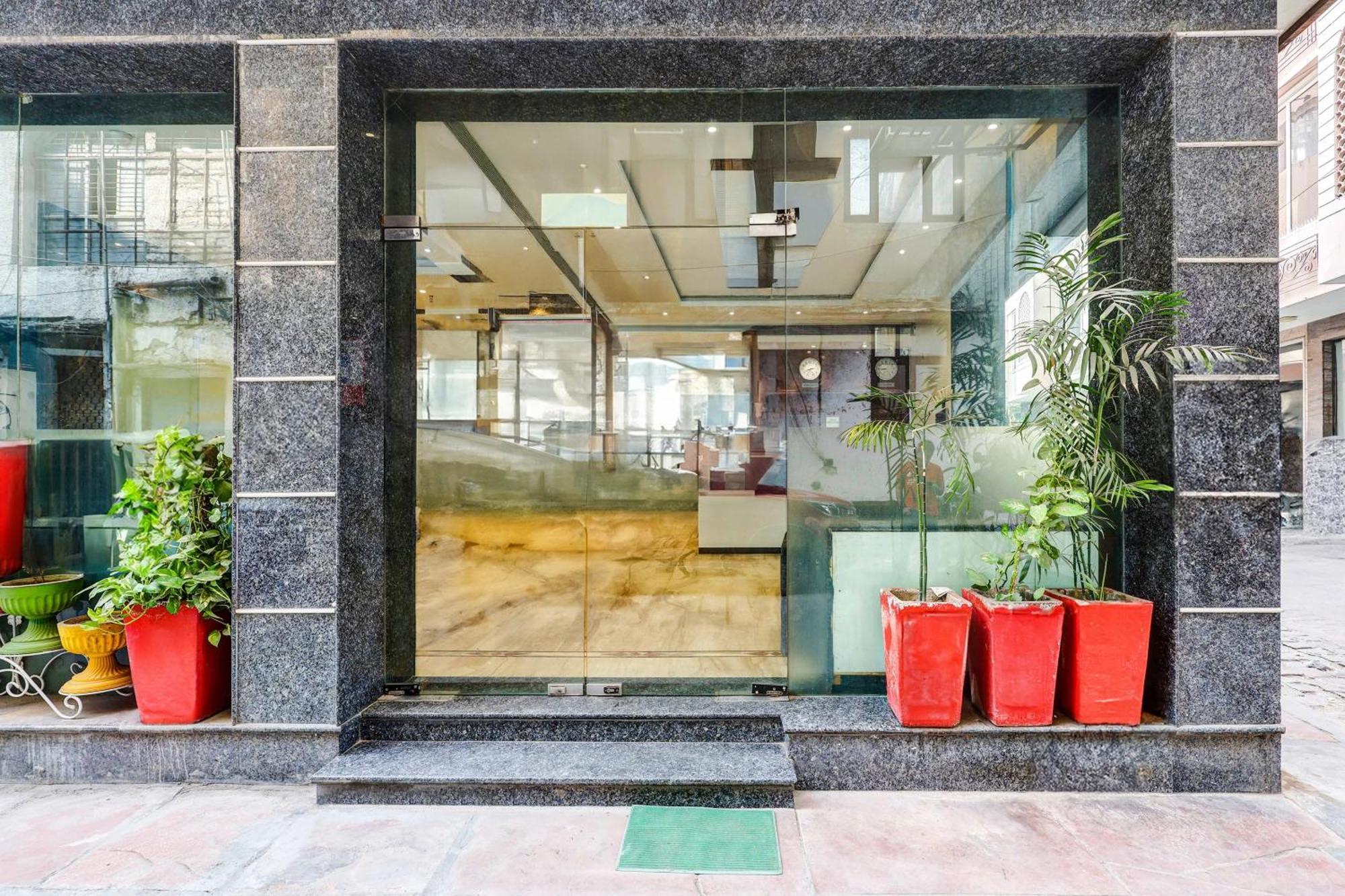 Super Townhouse Arakashan Road Paharganj Formerly Mohan International New Delhi Exteriör bild